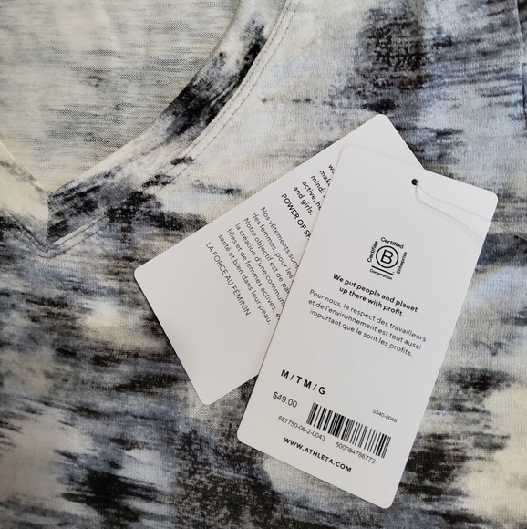 Athleta Breezy Scoop V-Neck Tee Size Medium Tall NWT - Picture 4 of 5